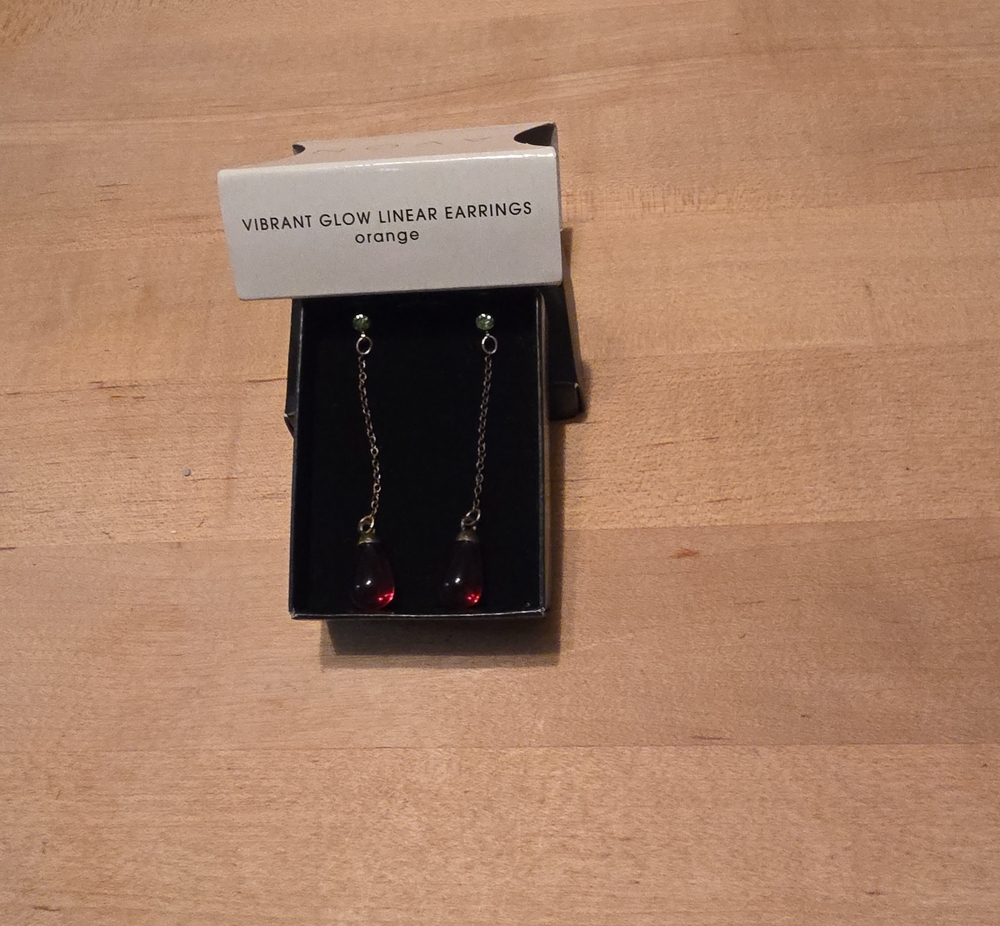 Avon Vibrant Glow Linear Earrings - Red Drops with Green Studs